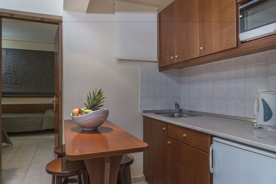 Apartment | Private kitchenette | Fridge, coffee/tea maker, electric kettle