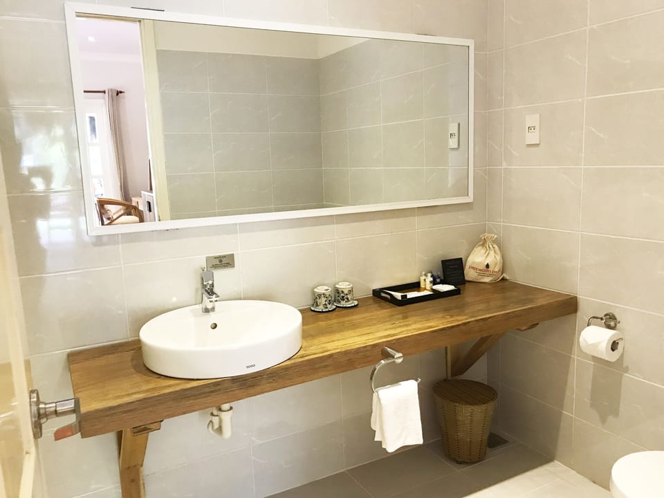 Double Room, Garden View | Bathroom | Shower, free toiletries, hair dryer, slippers
