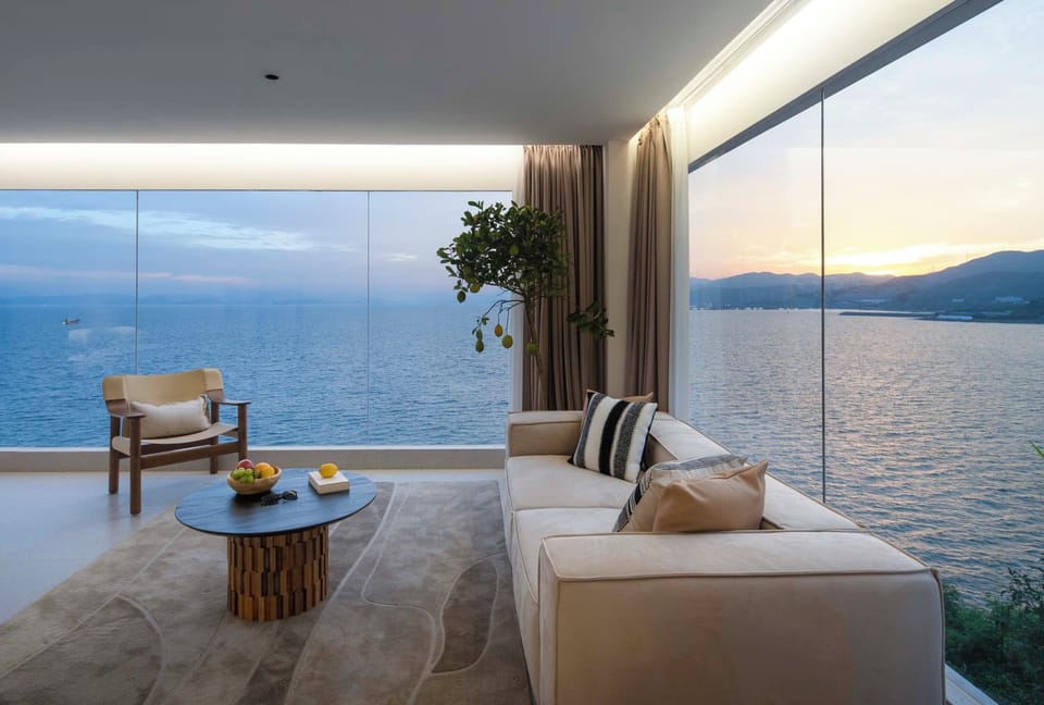 Traditional Double Room, Balcony, Sea View | Living area | Video library, printers