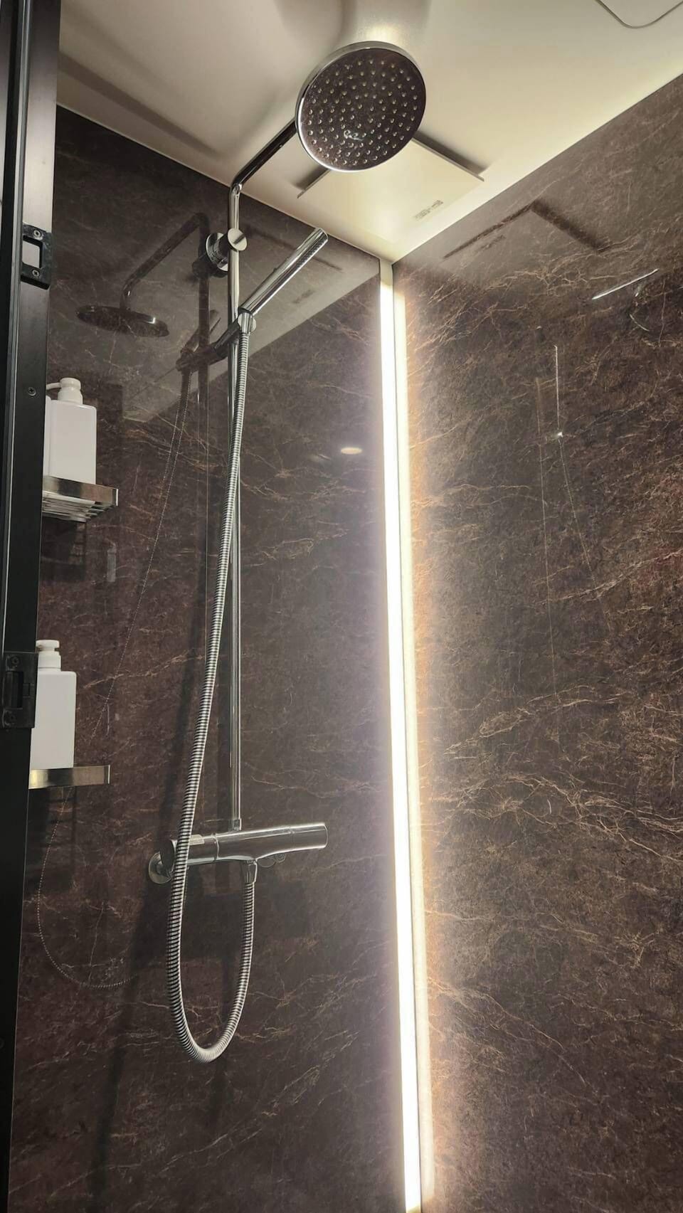 Economy Double Room | Bathroom | Slippers