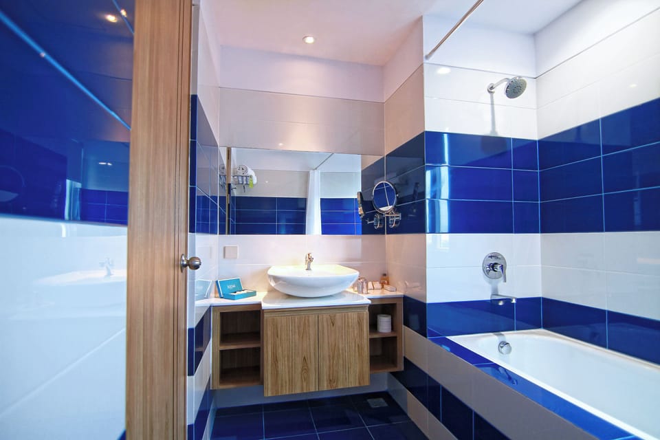 Deluxe Double Room | Bathroom