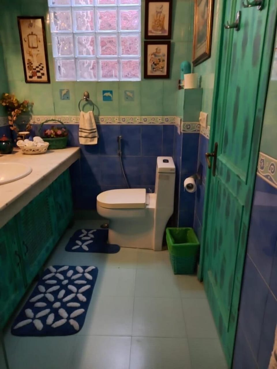 Superior Room | Bathroom | Shower, free toiletries, hair dryer