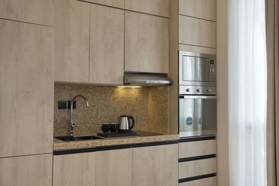 Executive Chalet, Mountain View | Private kitchen | Full-size fridge, microwave, oven, stovetop