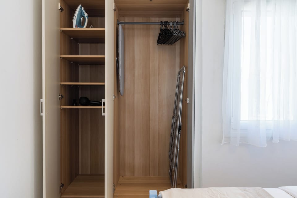 Apartment, 1 Bedroom, Kitchen, Garden View | Wardrobe