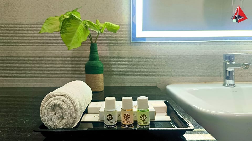 Premium Double Room | Bathroom | Shower, hair dryer, slippers, towels