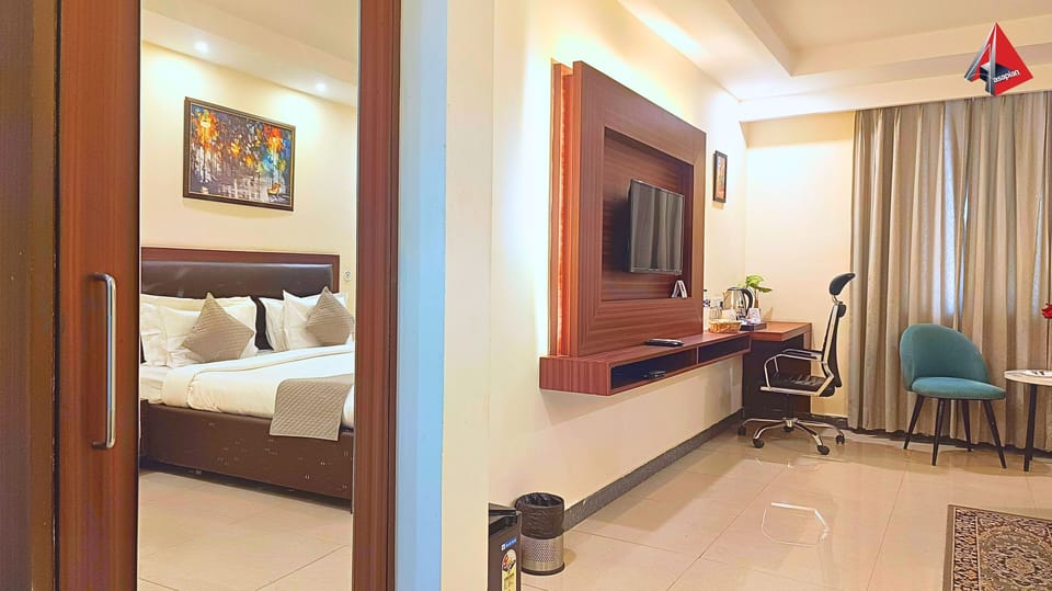 Executive Double Room | In-room safe, desk, laptop workspace, iron/ironing board