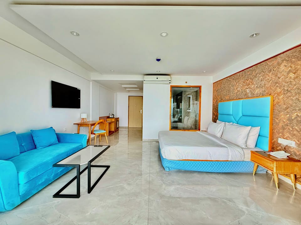 Basic Double Room, 1 King Bed with Sofa bed, Non Smoking, Sea View | Premium bedding, down comforters, pillowtop beds, in-room safe