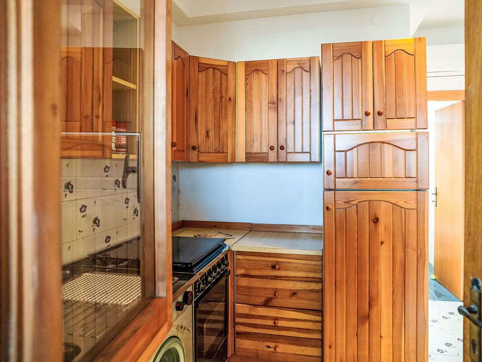 Furniture, Interior Design, Flooring, Wood, Ceiling, Floor, Chair, Table, Apartment, Lighting