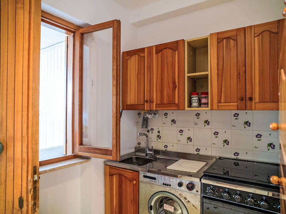 Furniture, Interior Design, Flooring, Wood, Ceiling, Floor, Chair, Table, Apartment, Lighting