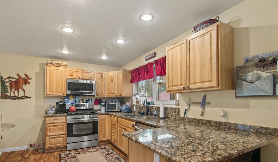 Full Kitchen at King Cabin