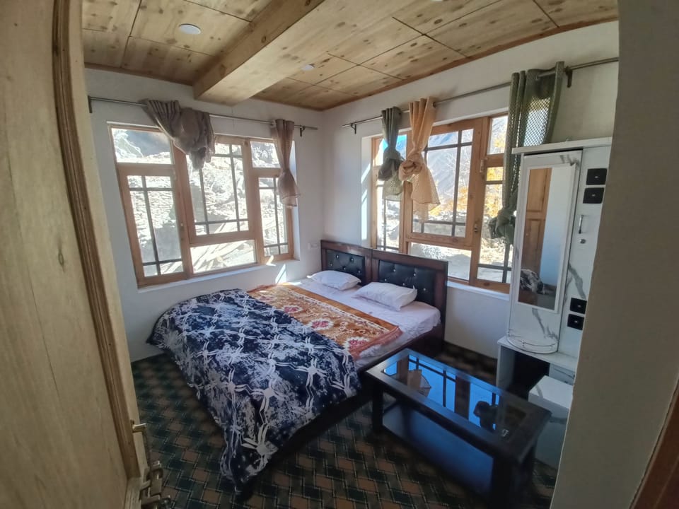 Basic Single Room, Mountain View | WiFi (free)
