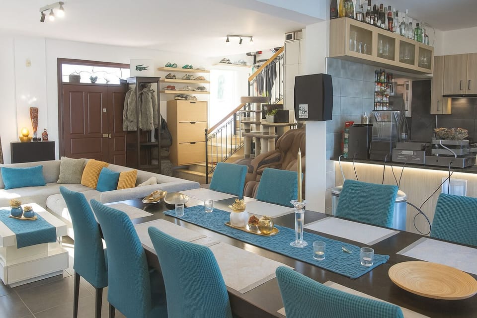 Shared dining room