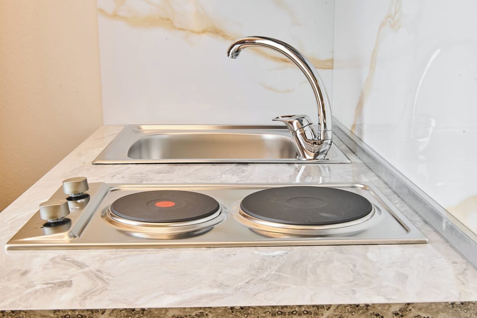 Comfort Townhome | Private kitchen | Mini-fridge