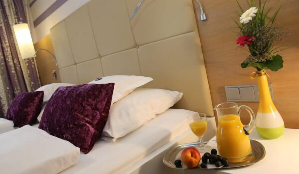 Premium bedding, in-room safe, individually decorated