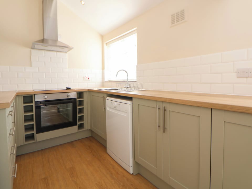 Fridge, microwave, dishwasher, cookware/dishes/utensils