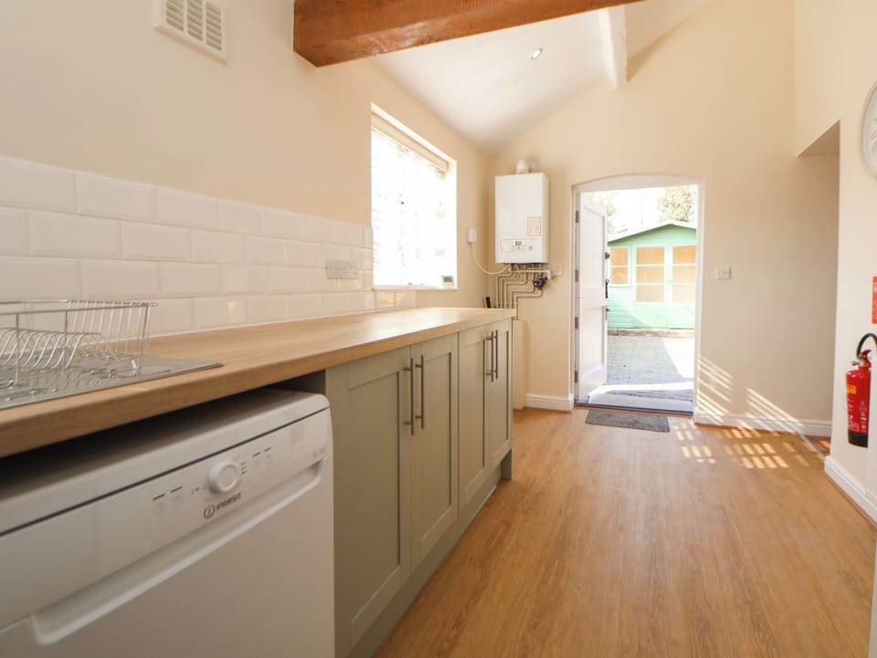 Fridge, microwave, dishwasher, cookware/dishes/utensils