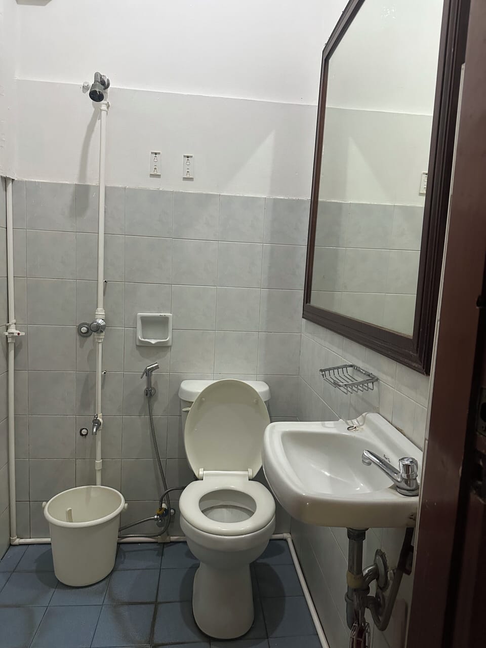 Economy Twin Room | Bathroom | Shower, towels, soap, toilet paper