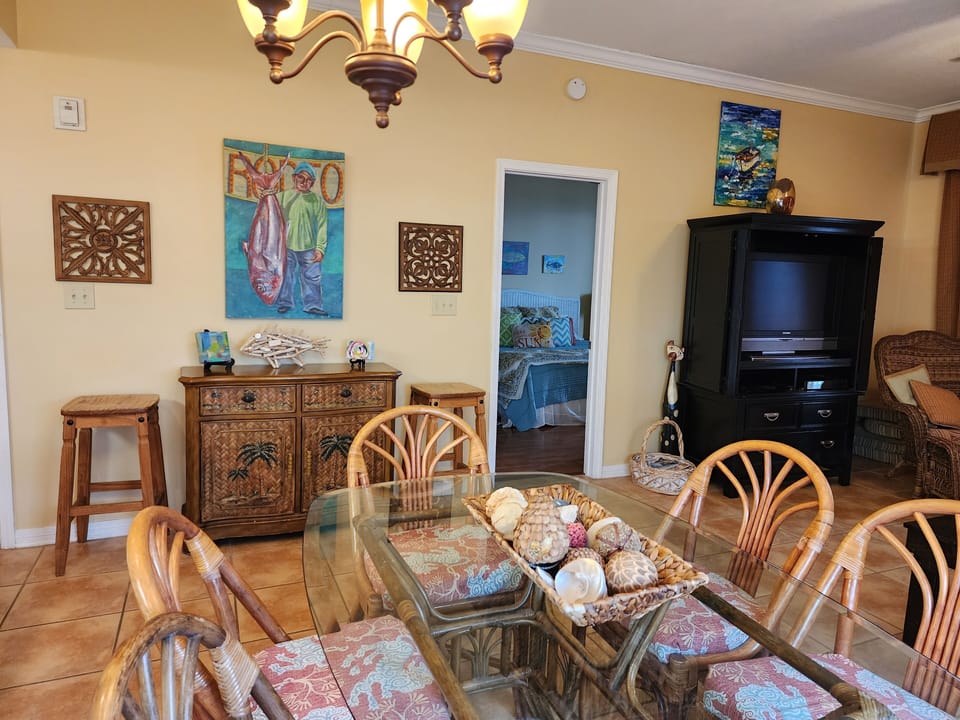 dining area & side table