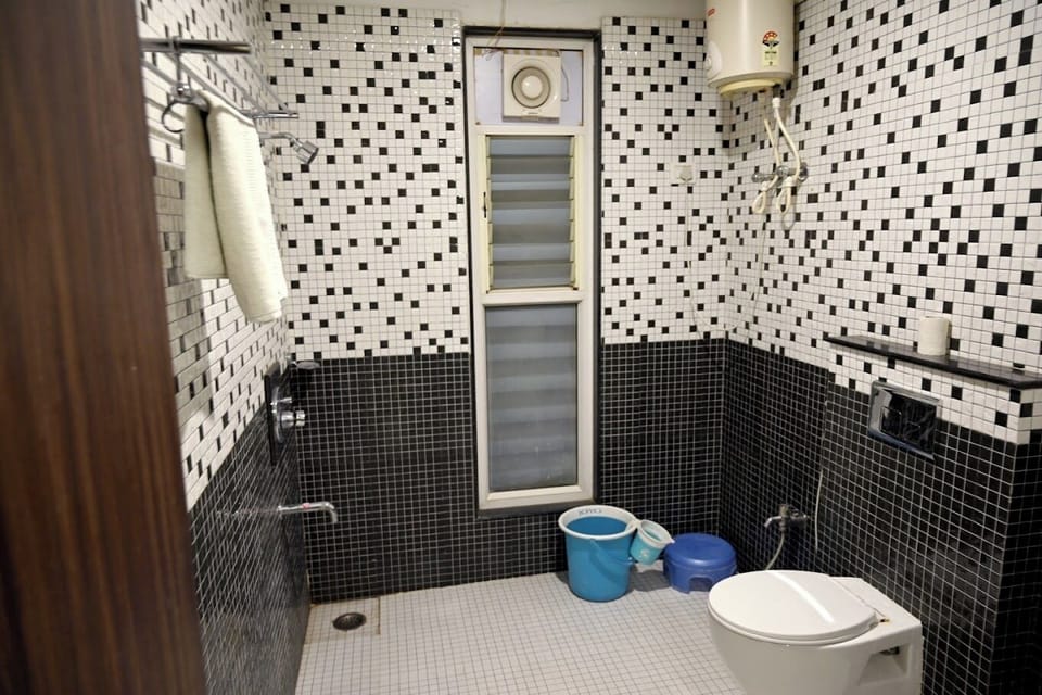 Deluxe Room | Bathroom | Free toiletries, towels, soap, shampoo