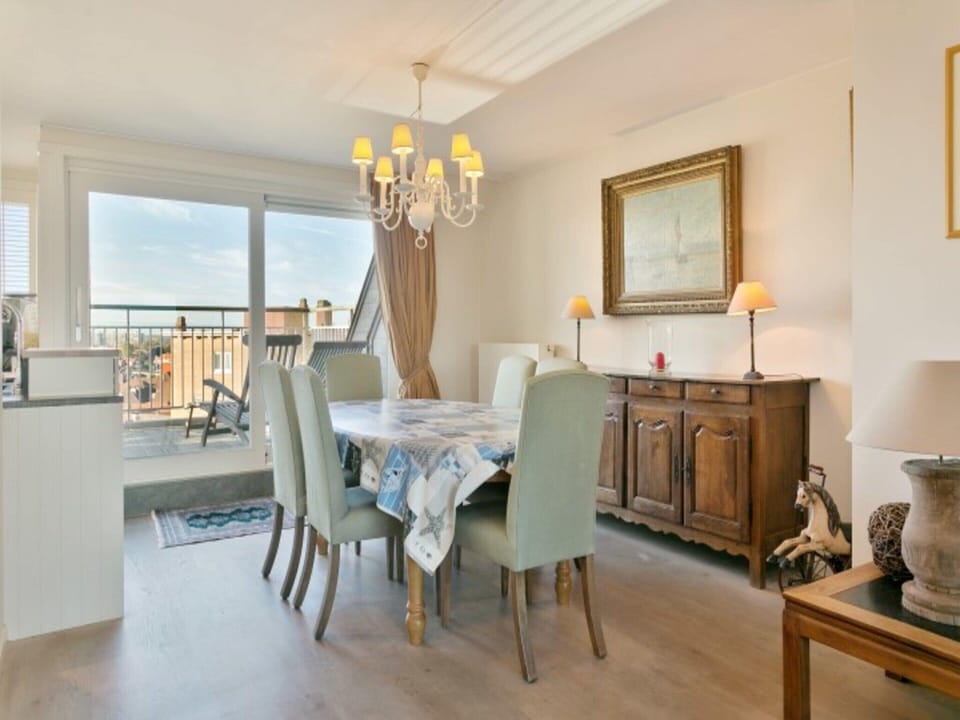 Apartment | Dining