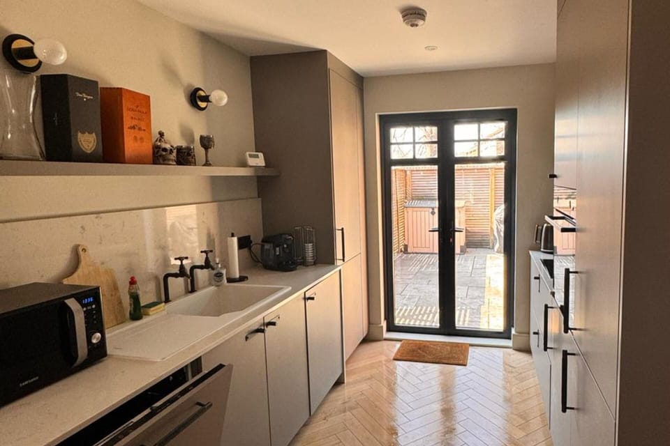Apartment | Private kitchen | Fridge, microwave, oven, stovetop
