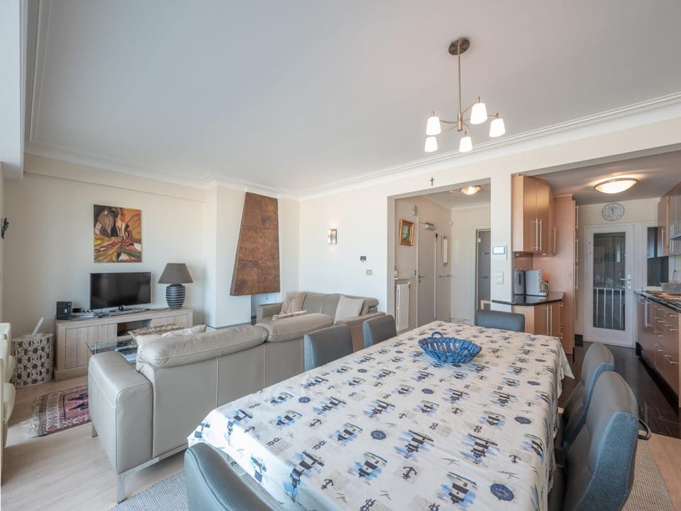 Apartment | Dining