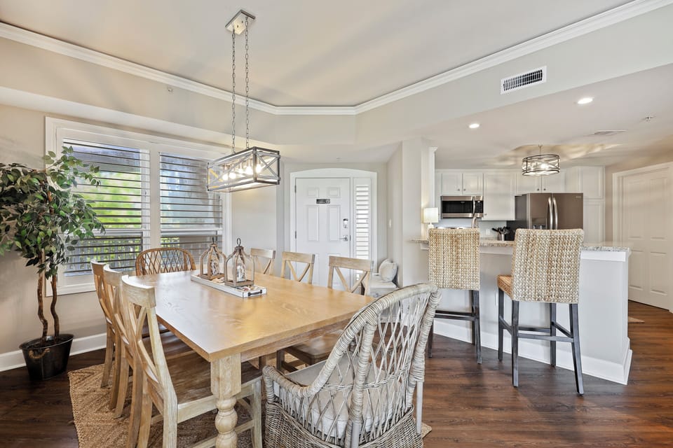 3302 Windsor Court South | Dining Table - 3302 Windsor Court South | Dining Table