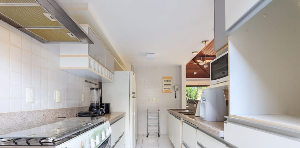 Deluxe House, 4 Bedrooms, Air conditioning | Private kitchen | Fridge, microwave, oven, stovetop