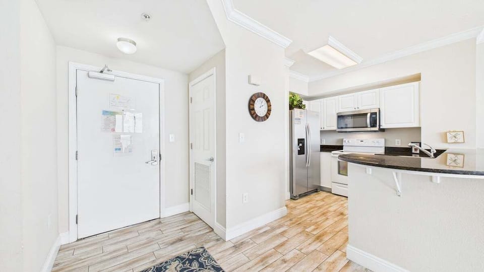 Entry-way and full kitchen with breakfast bar