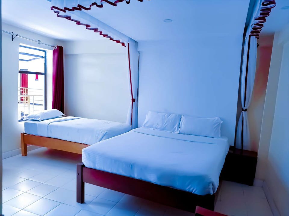 Family Room, Balcony | In-room safe, desk, laptop workspace, soundproofing