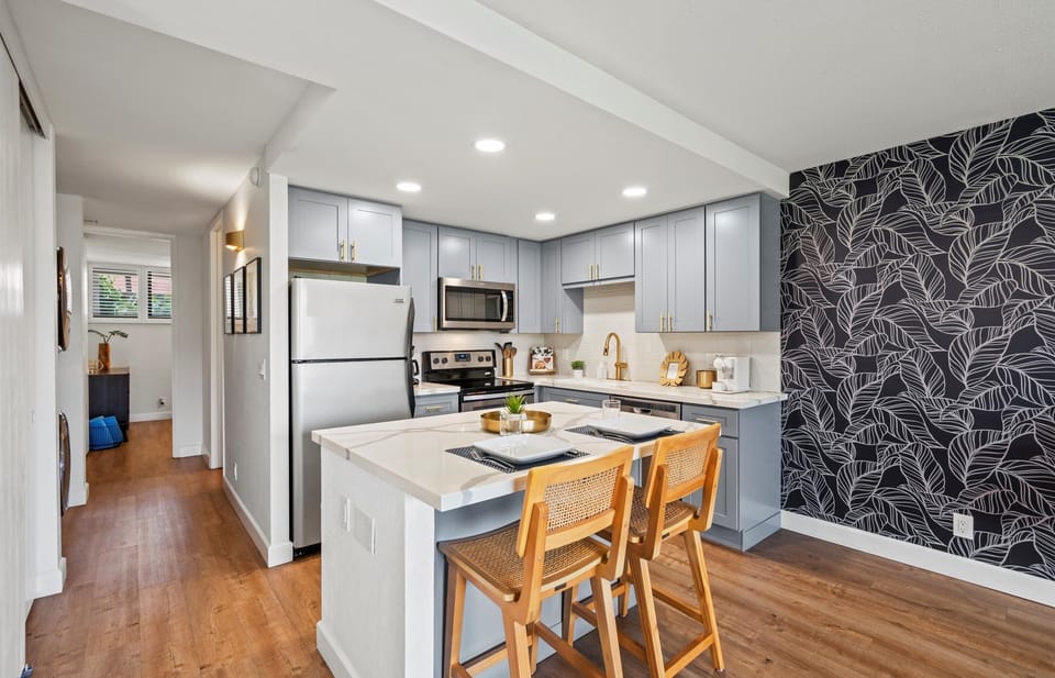Condo, 1 Bedroom | Private kitchen | Coffee/tea maker, fridge, oven, stovetop