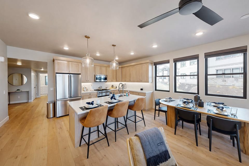 Condo, 3 Bedrooms | Private kitchen | Fridge, oven, coffee/tea maker, electric kettle