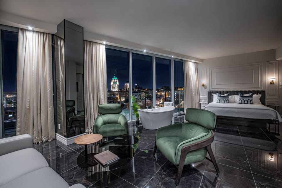 Penthouse 9e Ciel | Premium bedding, minibar, in-room safe, desk