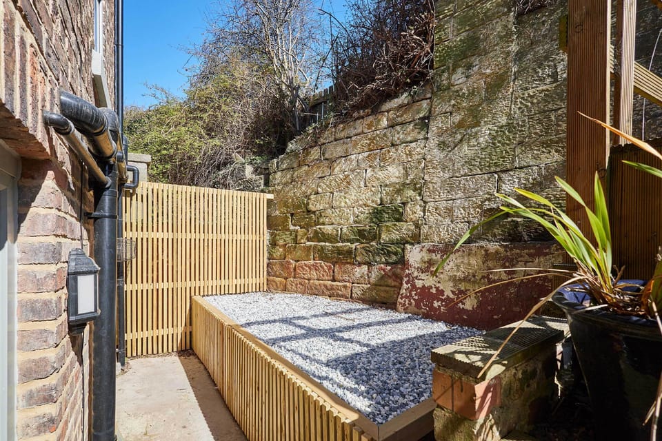 Harbour View Cottage, Whitby - Host & Stay