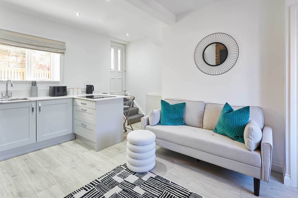 Harbour View Cottage, Whitby - Host & Stay