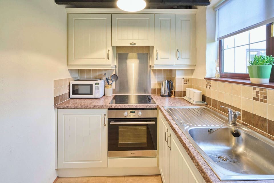 Providence Cottage, Woolacombe - Host & Stay