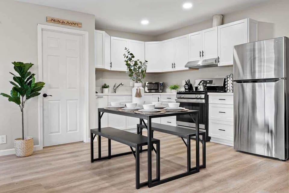 Fully equipped kitchen with island and seating