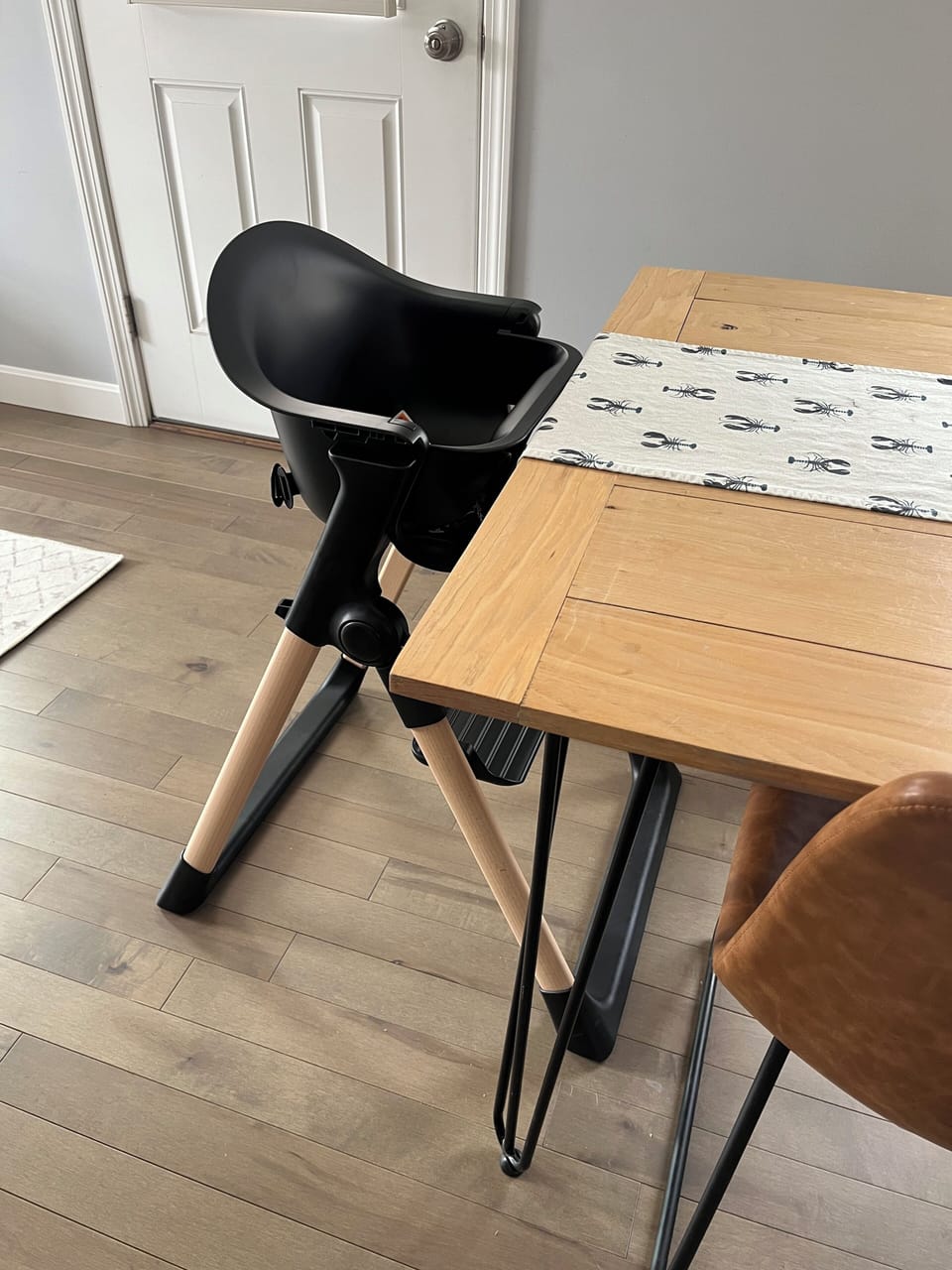 High chair without tray (available upon request at no extra charge)