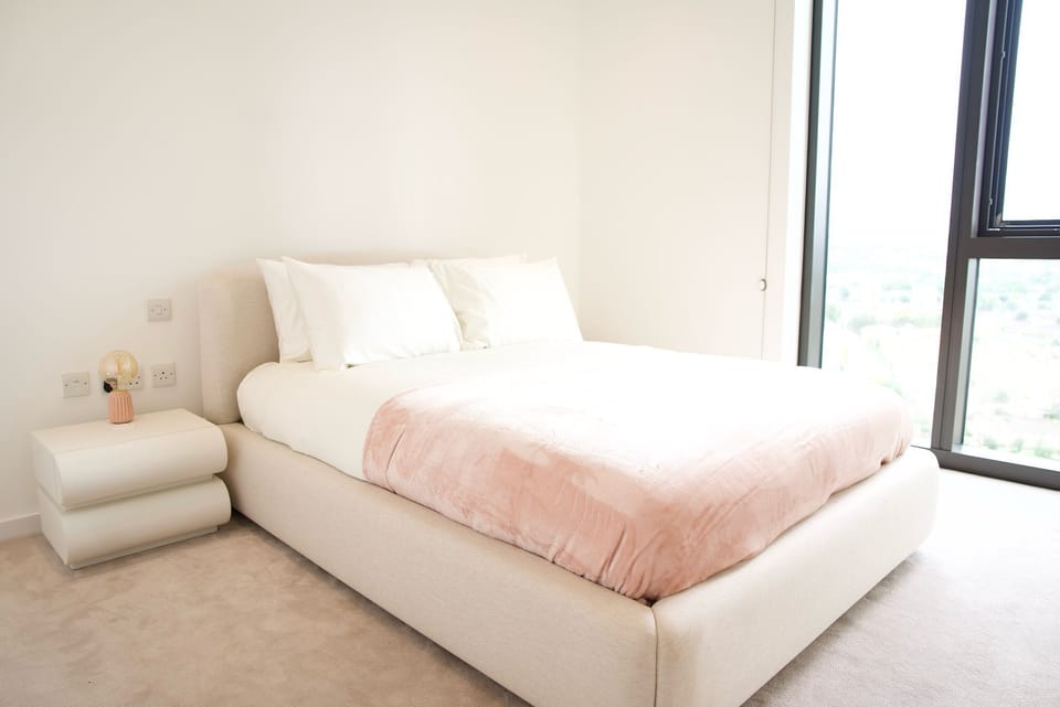 1 Bed Urban Escape in Battersea Apartment in London