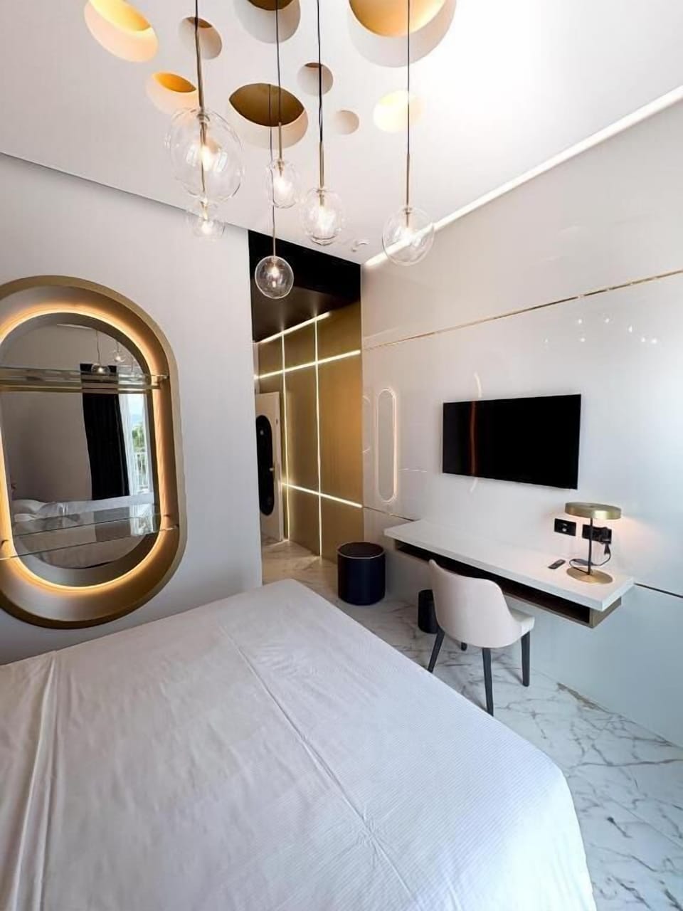 In-room safe, desk, laptop workspace, free WiFi
