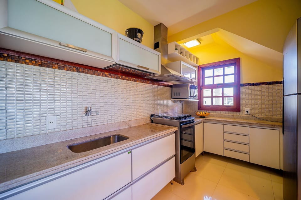 House, 3 Bedrooms, Air conditioning, Beachside | Private kitchen | Fridge, microwave, oven, stovetop