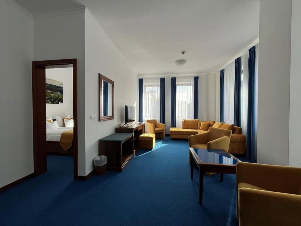Royal Double Room | Desk, free WiFi, bed sheets