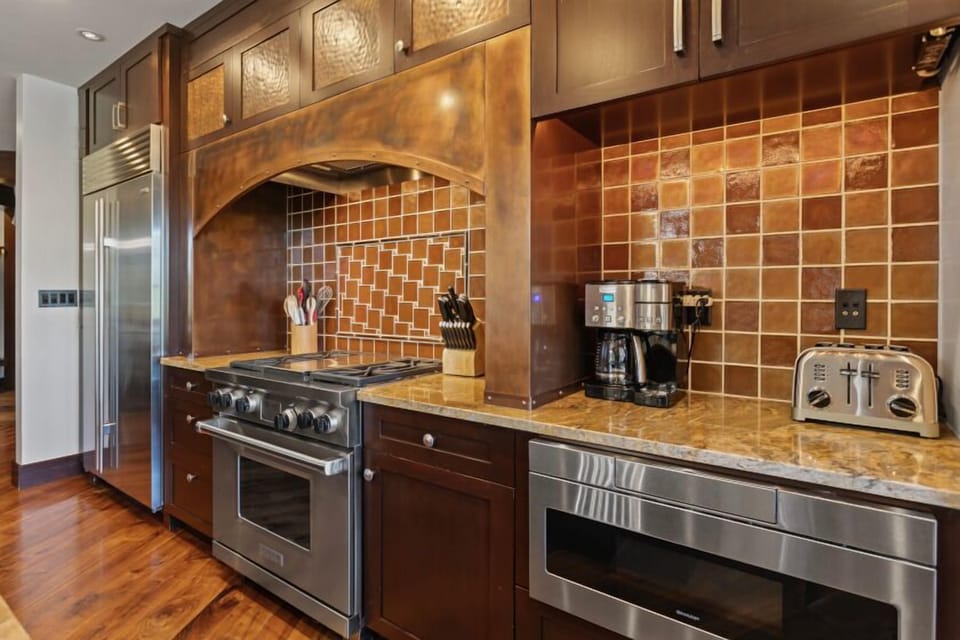 Indoors, Kitchen, Floor, Flooring, Microwave