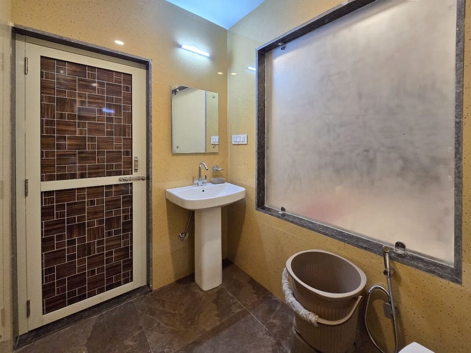 Deluxe Room, Balcony, Mountain View | Bathroom | Free toiletries, towels, soap, shampoo