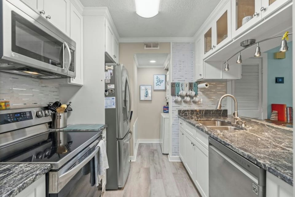 All modern appliances to make meal preparation a breeze.