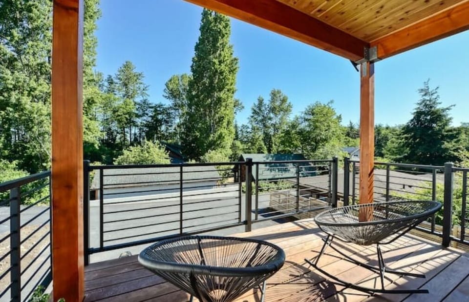 Deck with area view.