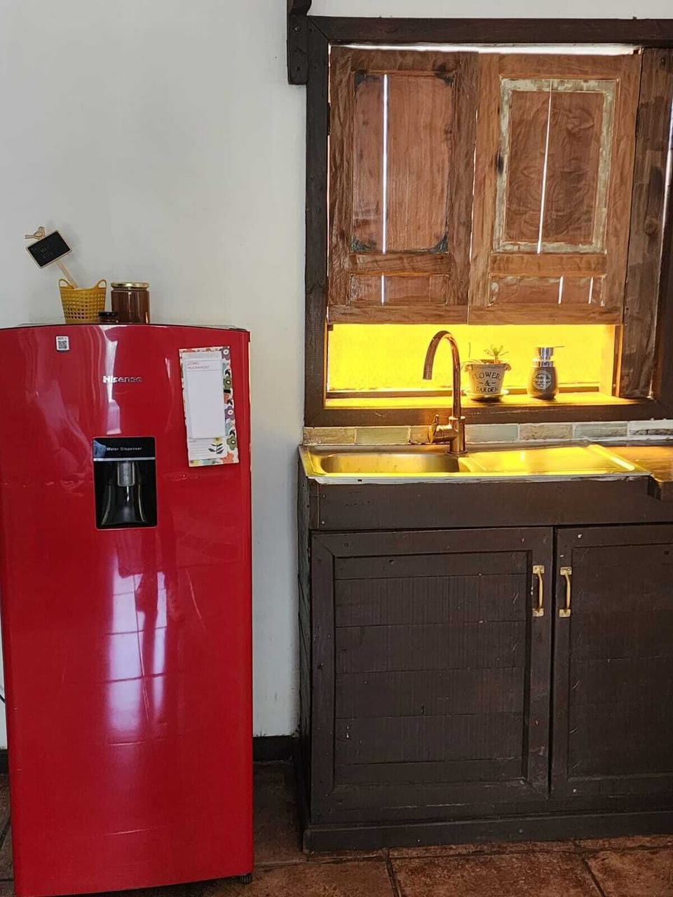 Comfort Cabin, Patio, Mountain View | Mini-refrigerator