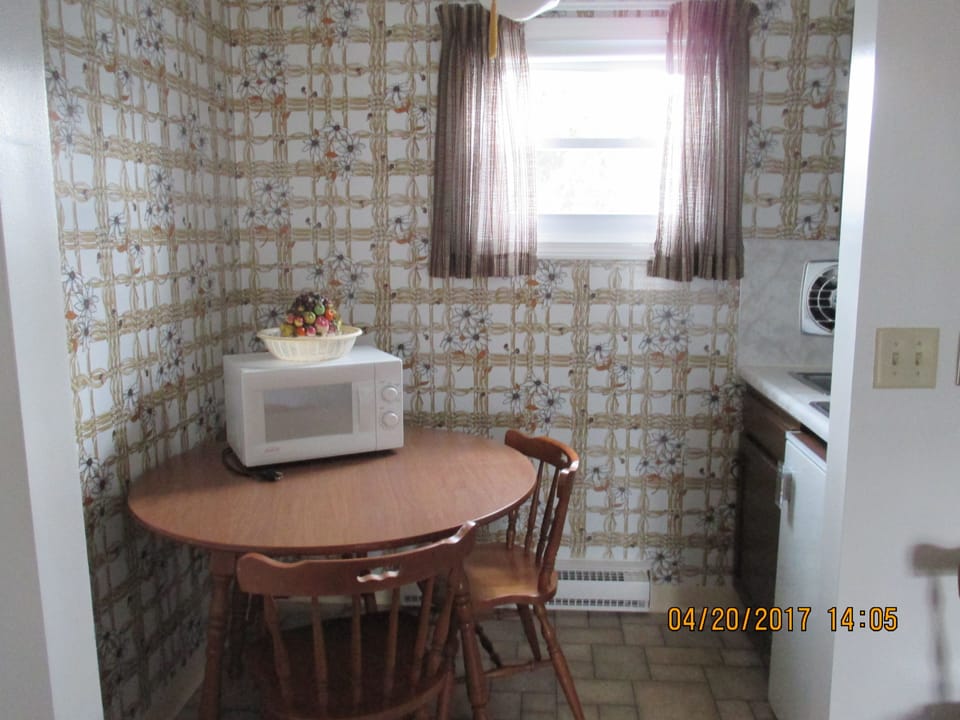 Beach Corner - 2nd Floor - Ocean View - No Child - Adult Section - Kitchenette - Non Smoking - Rm 18 | Private kitchenette | Fridge, microwave, stovetop, coffee/tea maker