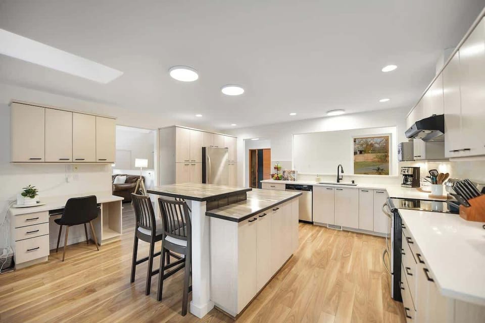 Main level fully equipped modern kitchen.