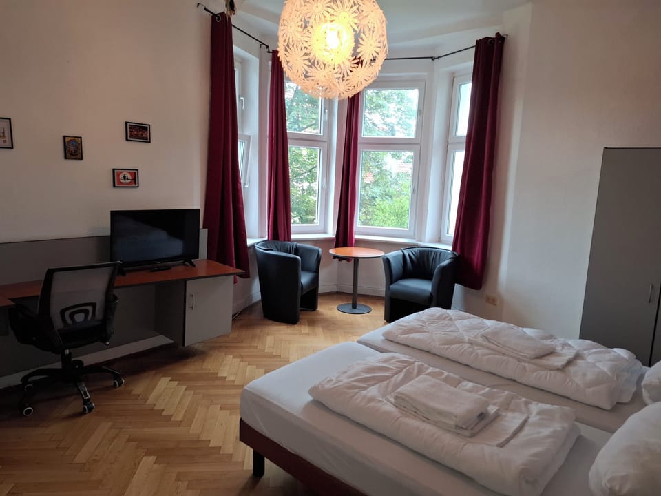 Classic Double Room, 1 Queen Bed | Desk, free WiFi, bed sheets